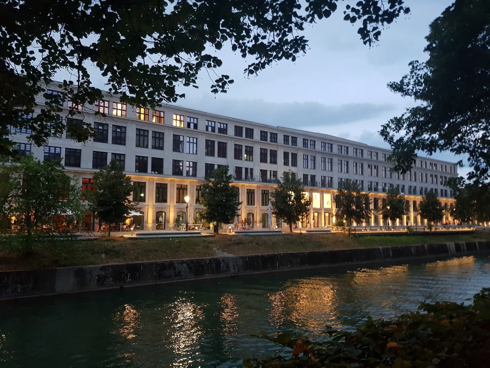 Center Rog - Image 1