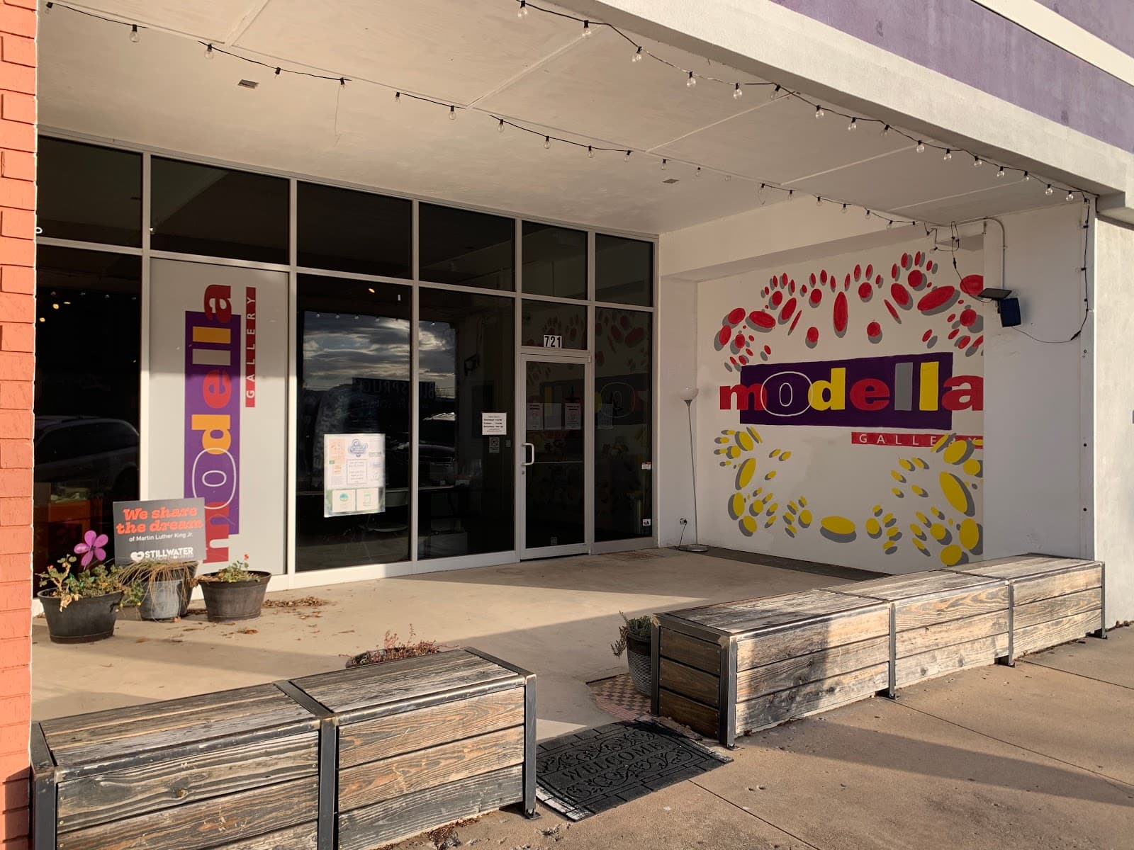 Modella Art Gallery - Image 1