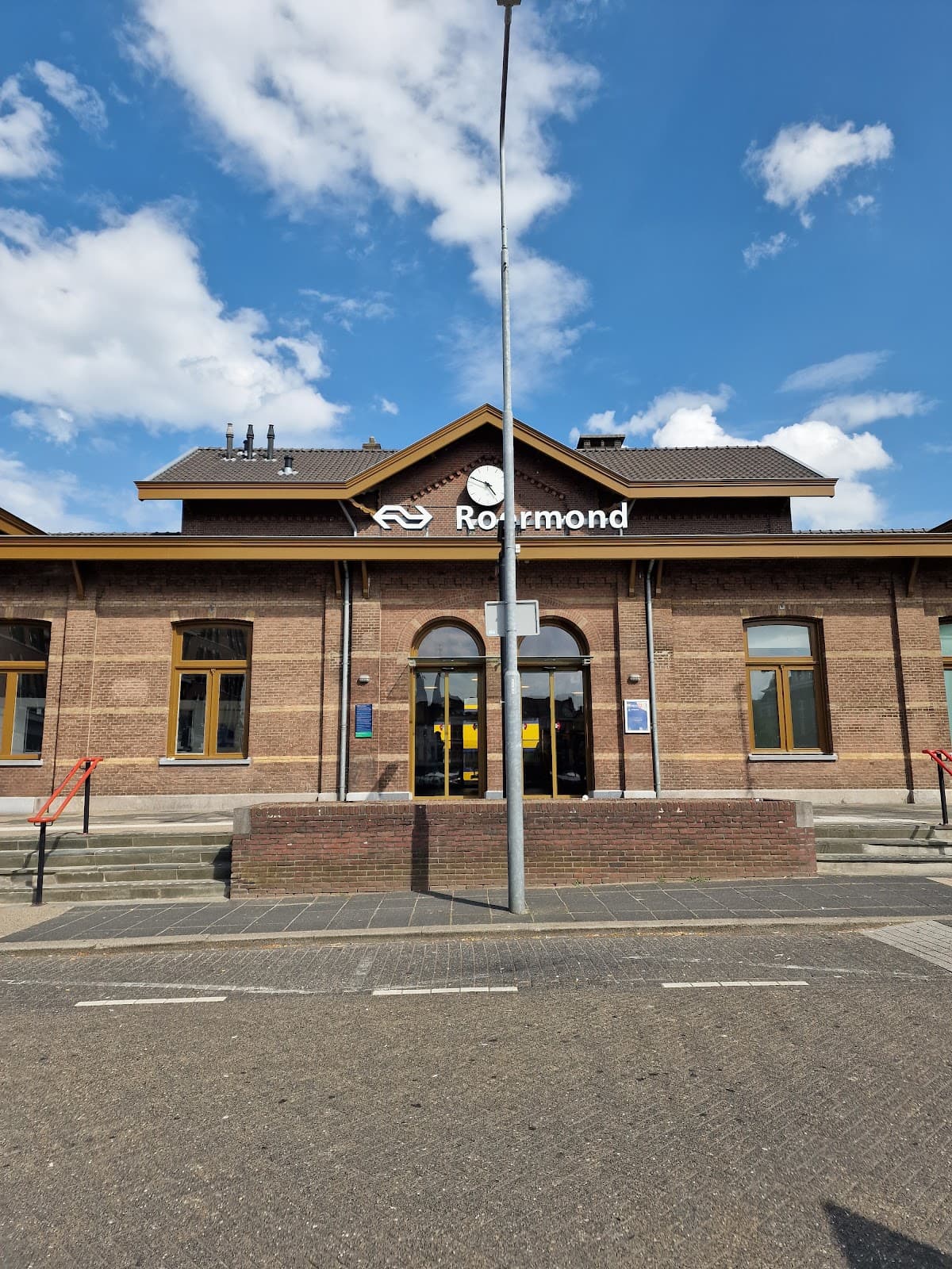 Roermond Station - Image 1