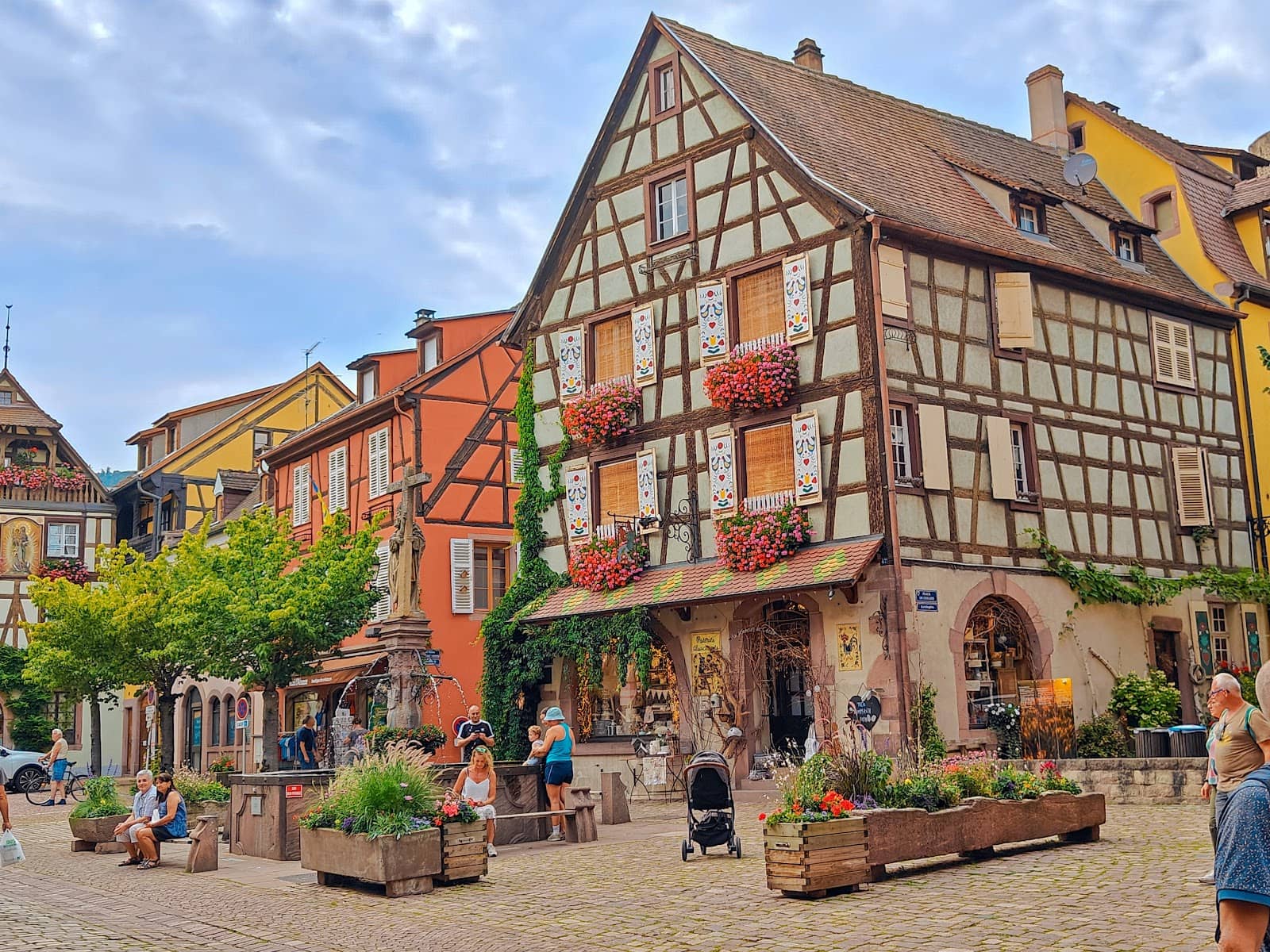 Artisan Shops & Pastries