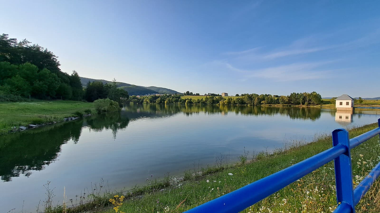 Kanianka Lake - Image 1