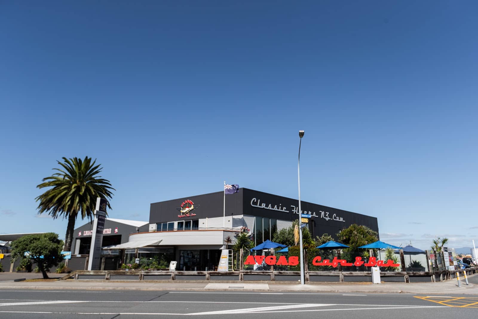 On-site Cafe & Licensed Bar