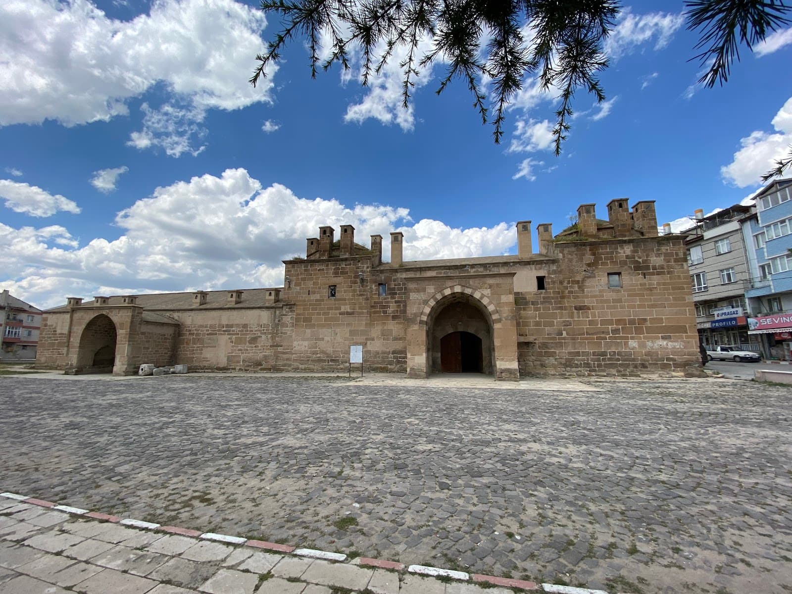 Döğer Caravanserai - Image 1