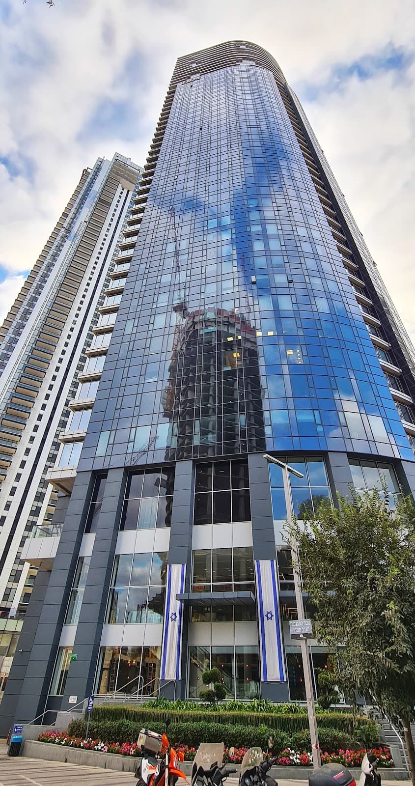 HaShachar Tower - Image 1