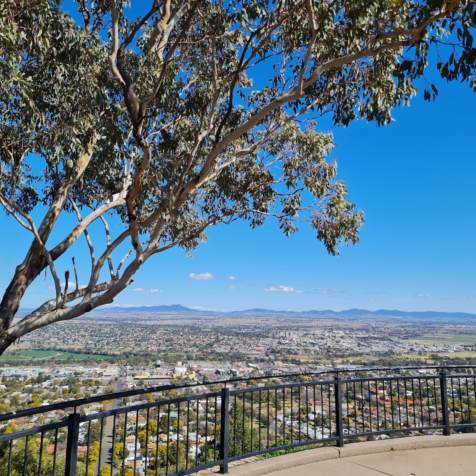 Oxley Lookout Tamworth - Image 1