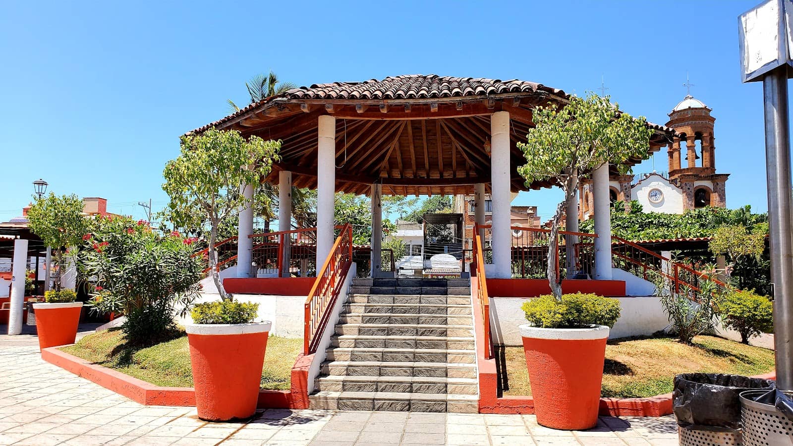 Artisan Crafts and Souvenirs