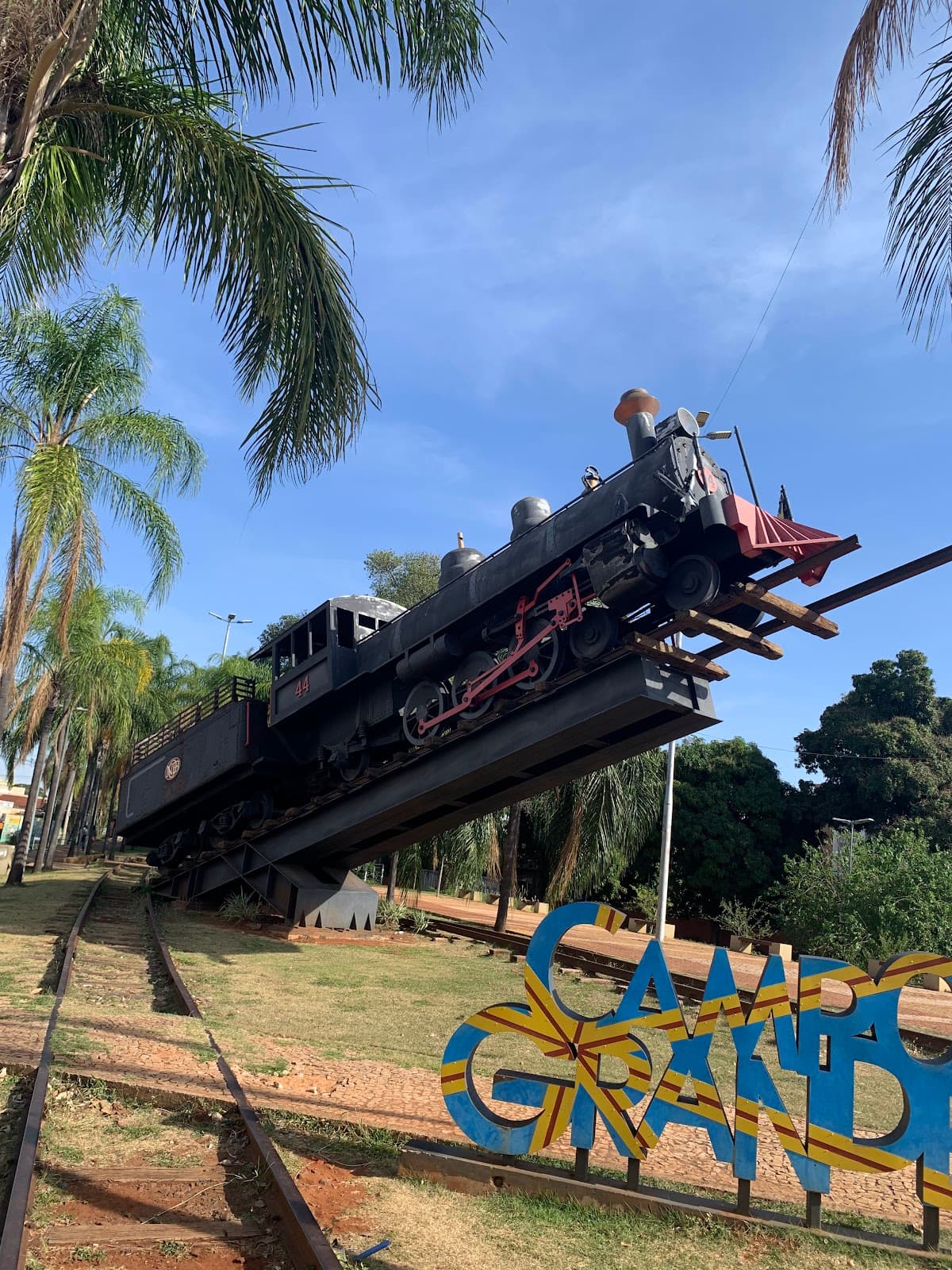 Orla Ferroviária Murals - Image 1