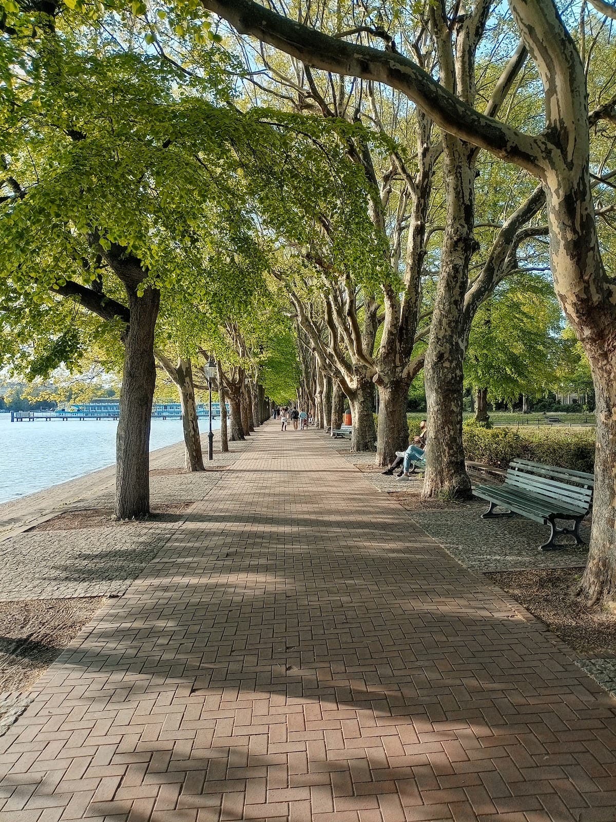 Greenwichpromenade - Image 1