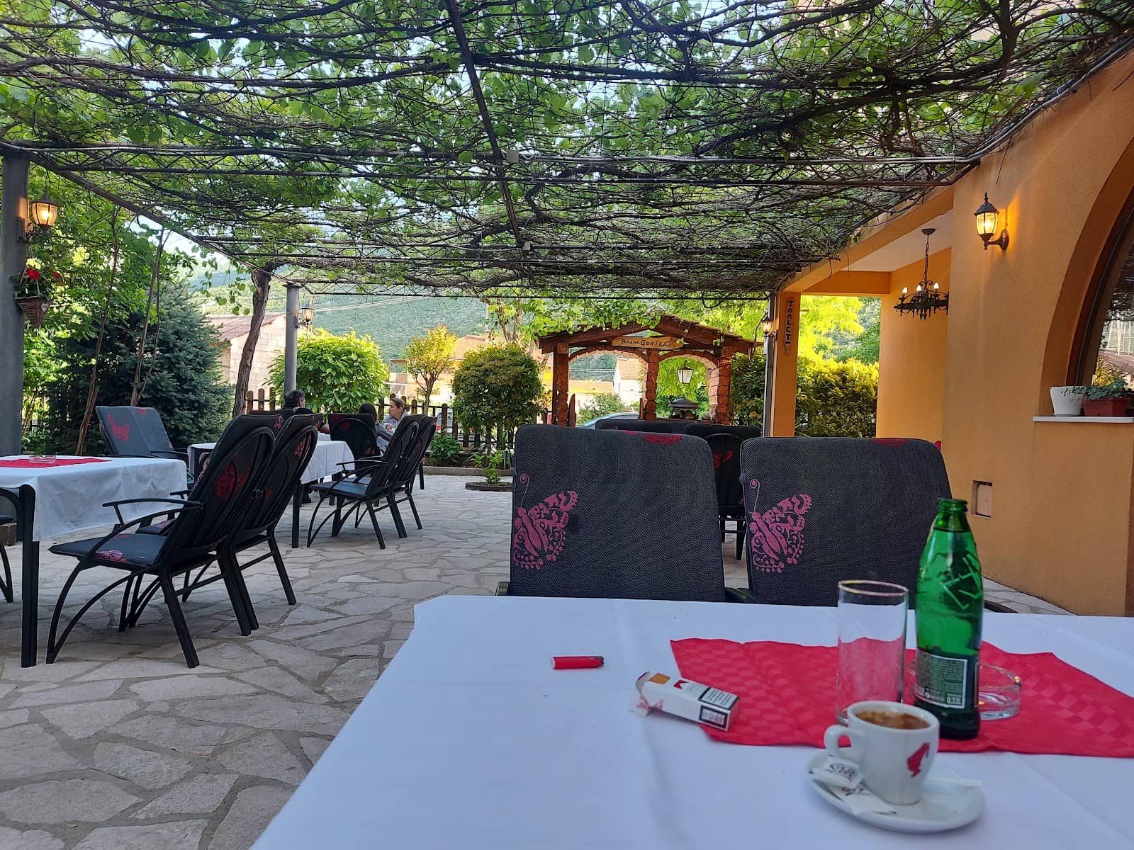 Tranquil Lake Ambiance