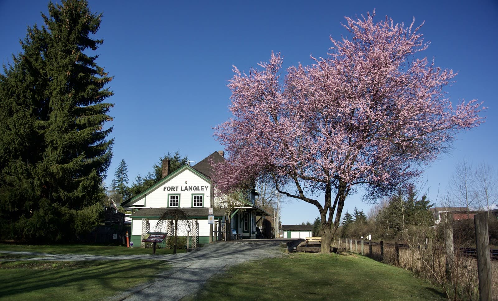 Fort Langley CN Station - Image 1