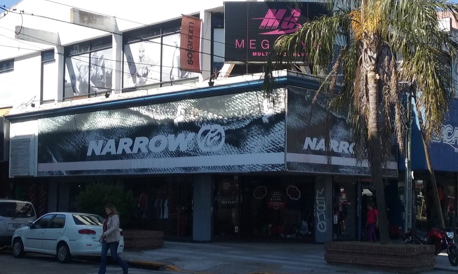 Munro Outlet District - Image 1