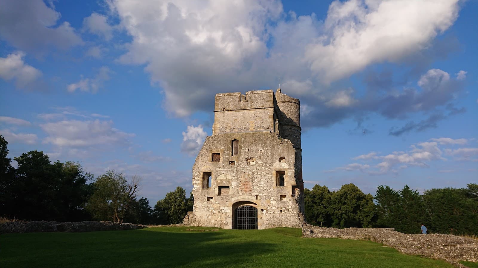 Donnington Castle Newbury - Image 1