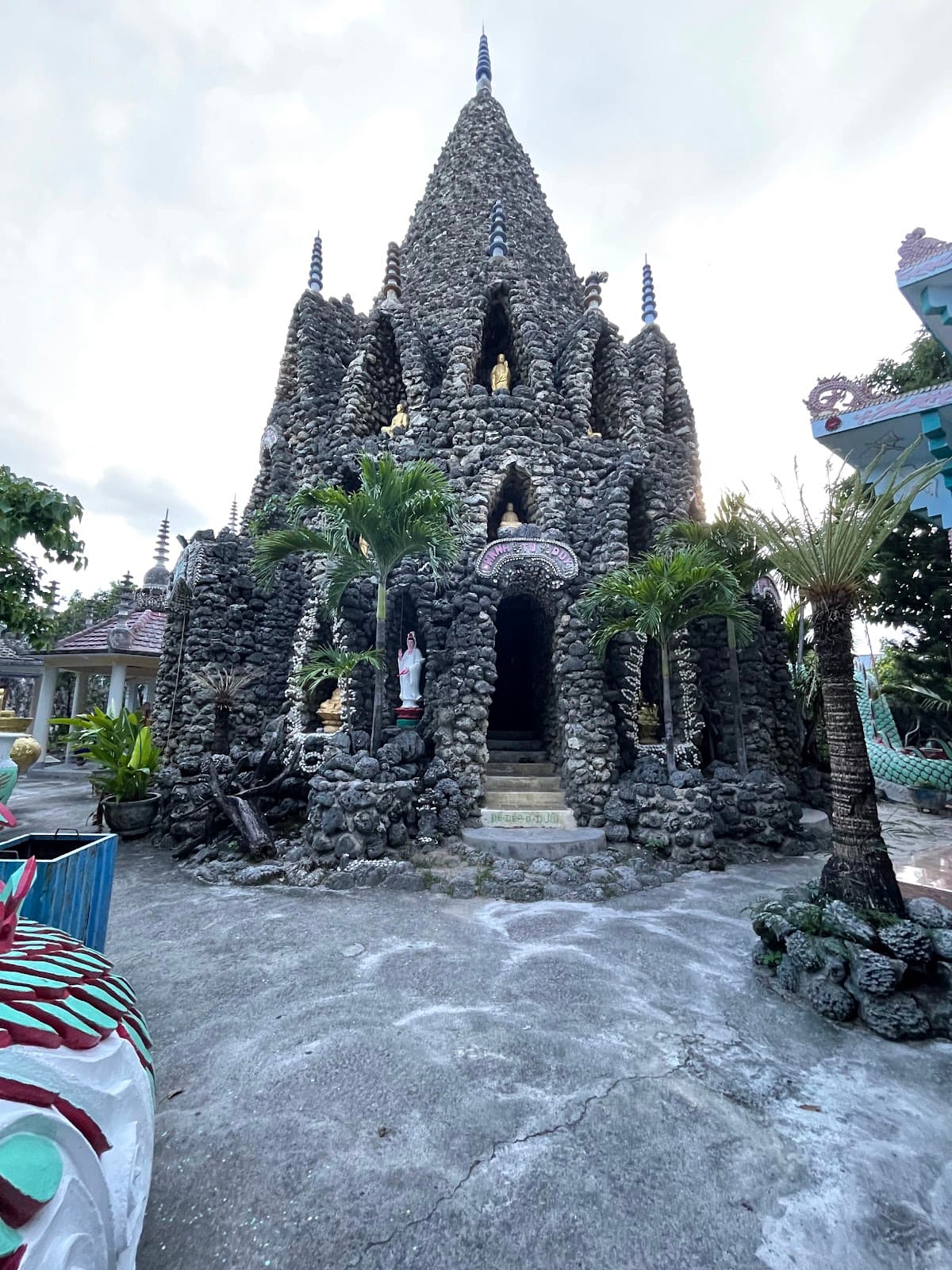 Tu Van Pagoda (Shell Pagoda) - Image 1