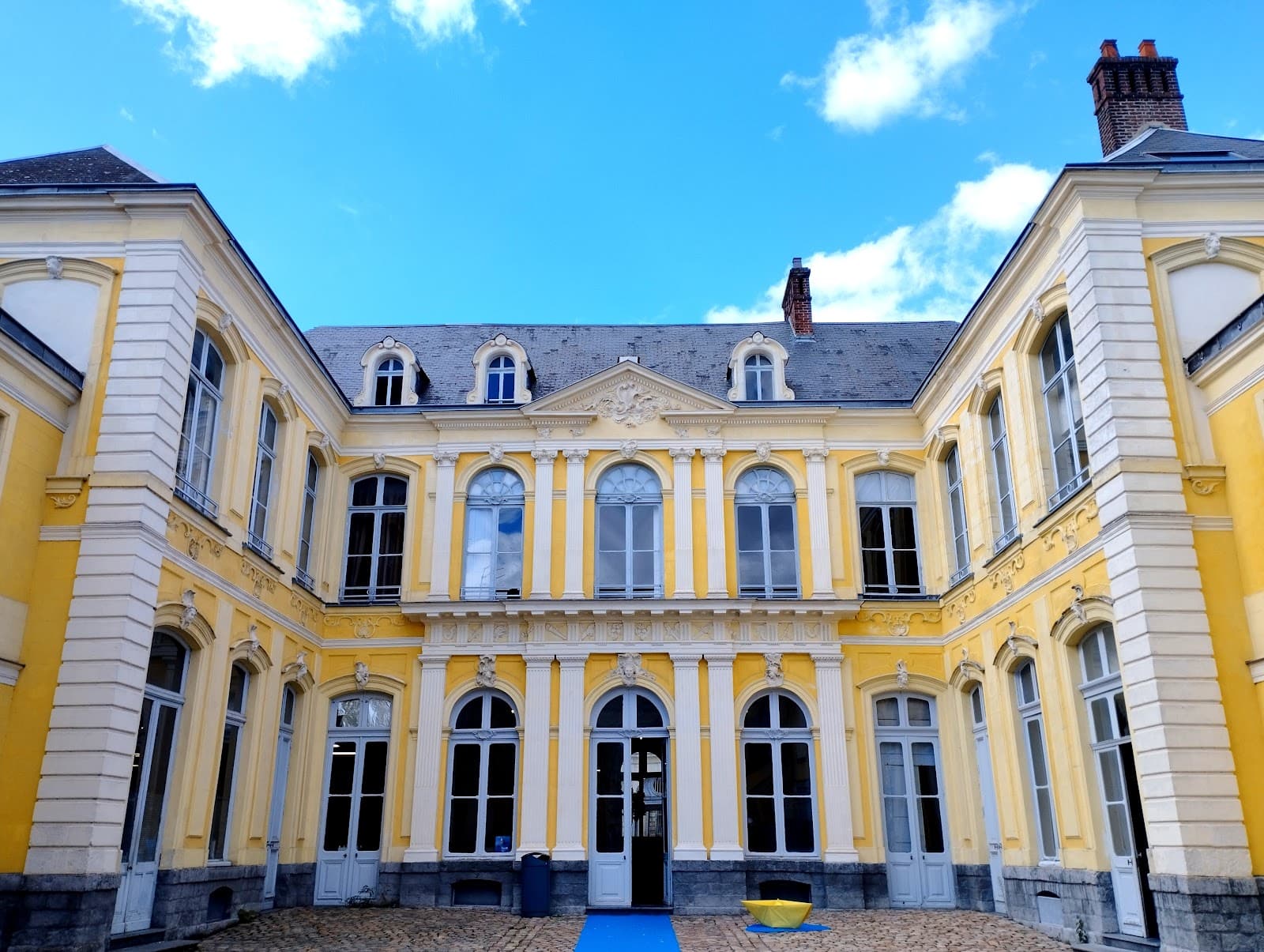 Hotel de Guines Arras - Image 1