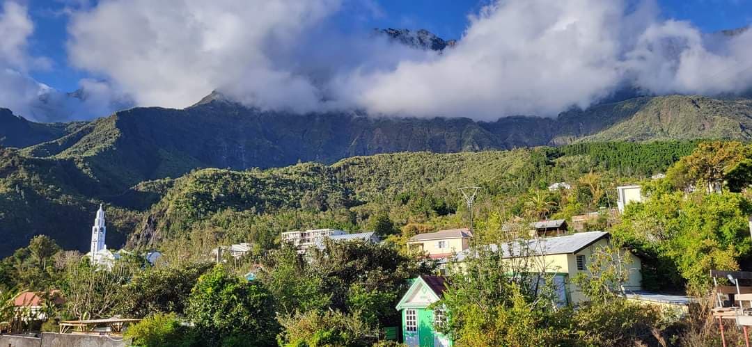 Cilaos Town Center - Image 1