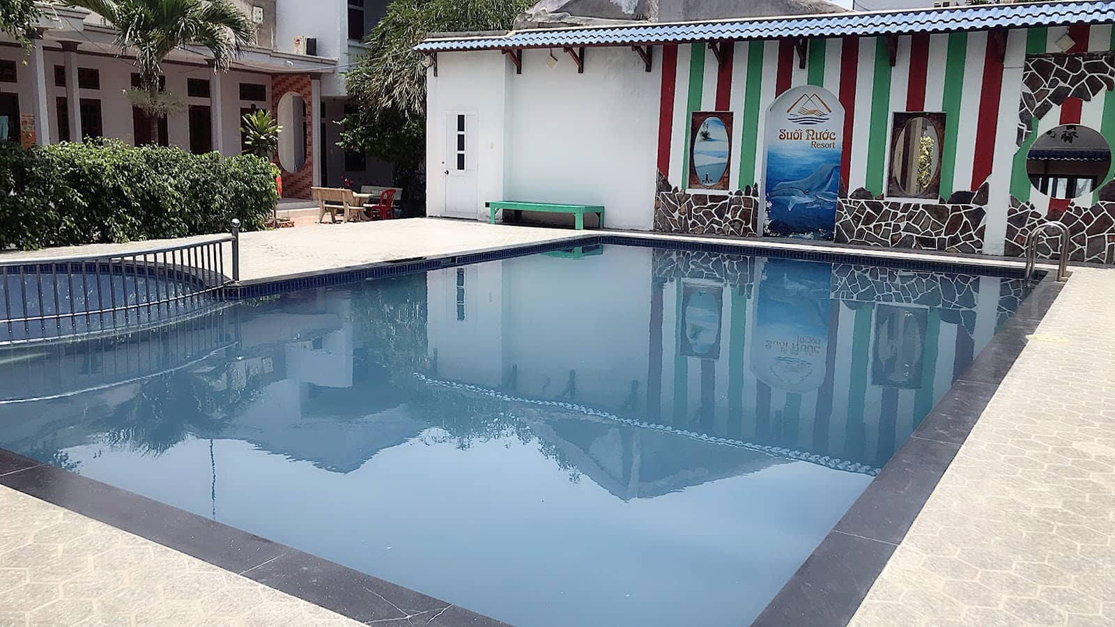 Helpful English-Speaking Owner