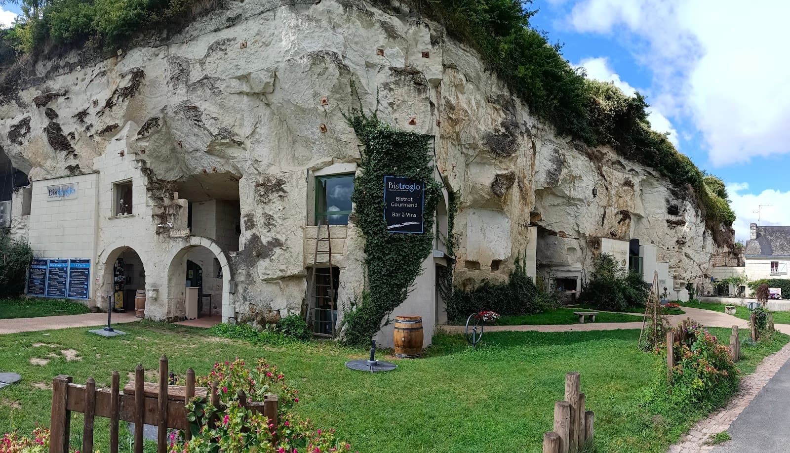 Troglodyte Village Turquant - Image 1