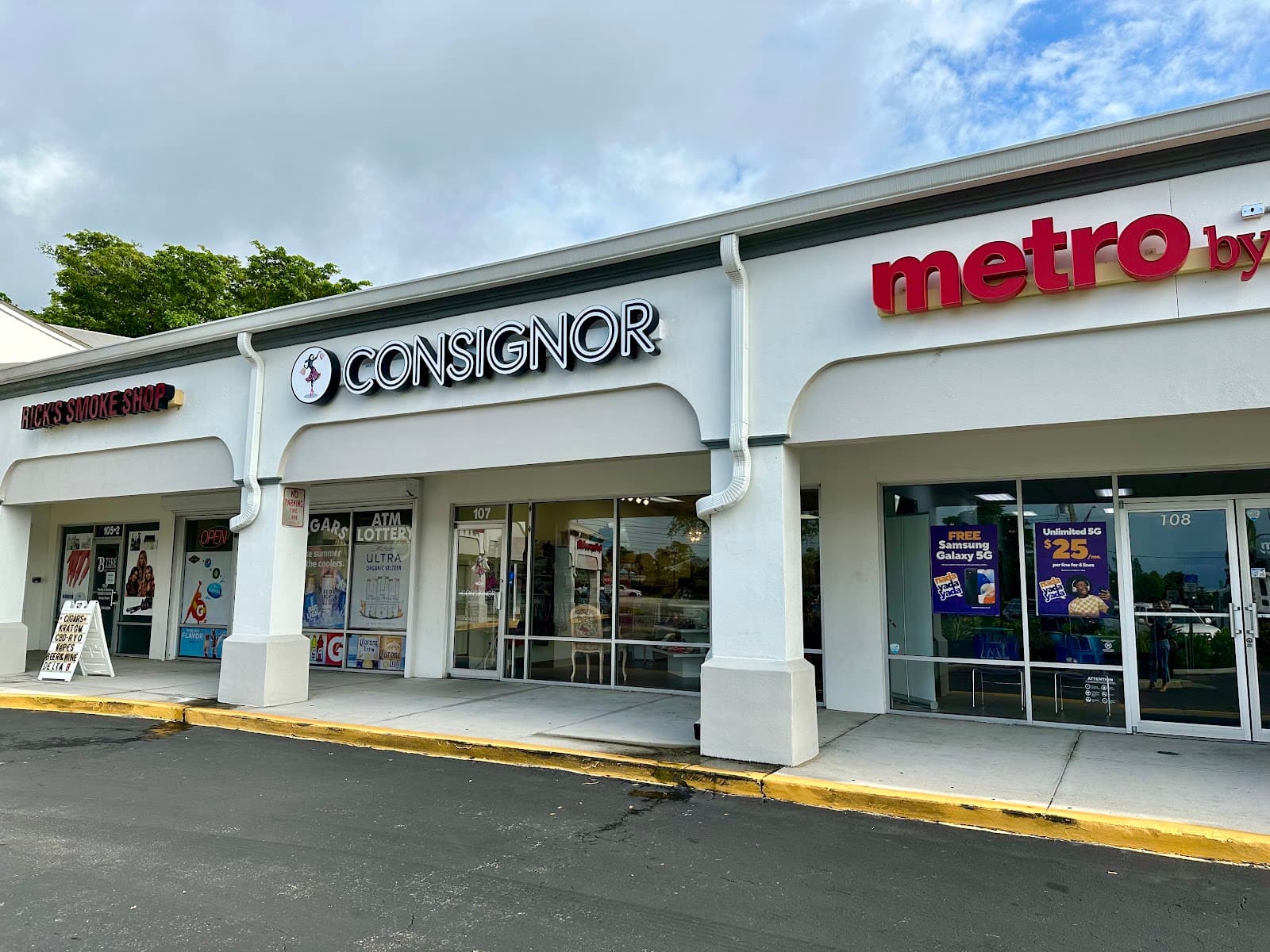 Designer Consignor, Naples, FL, USA - Image 1