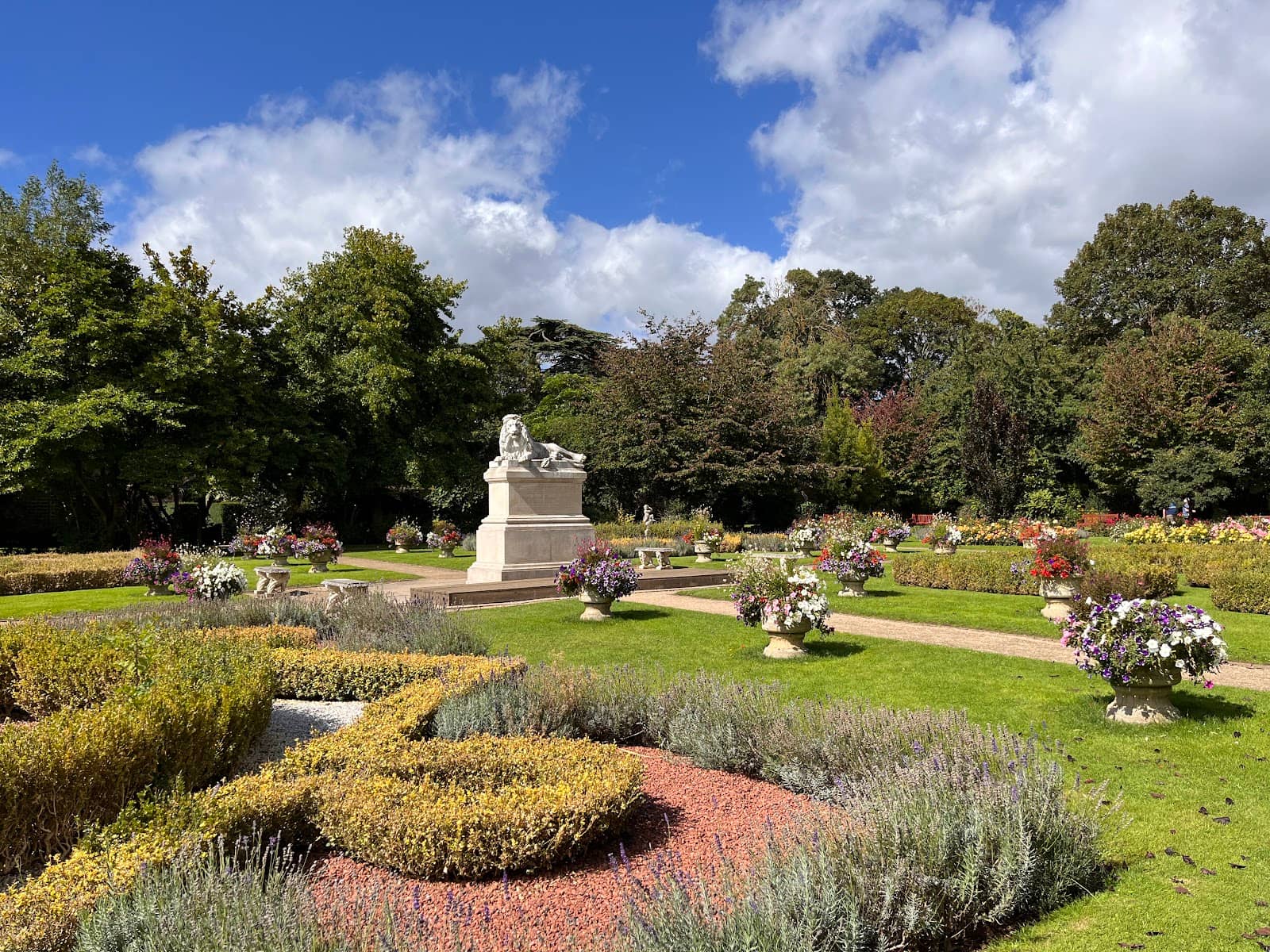 Embroidery Gallery & Cafe