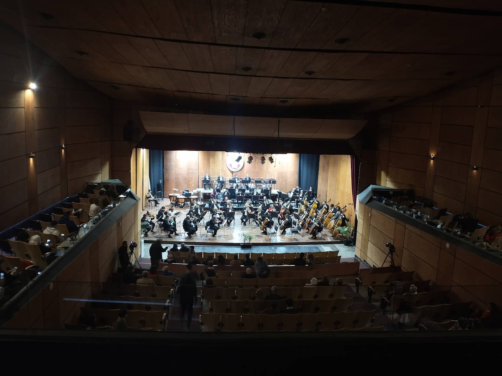 Live Music & Performances