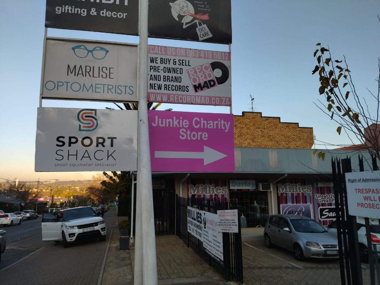 JUNKIE CHARITY STORE - Image 1