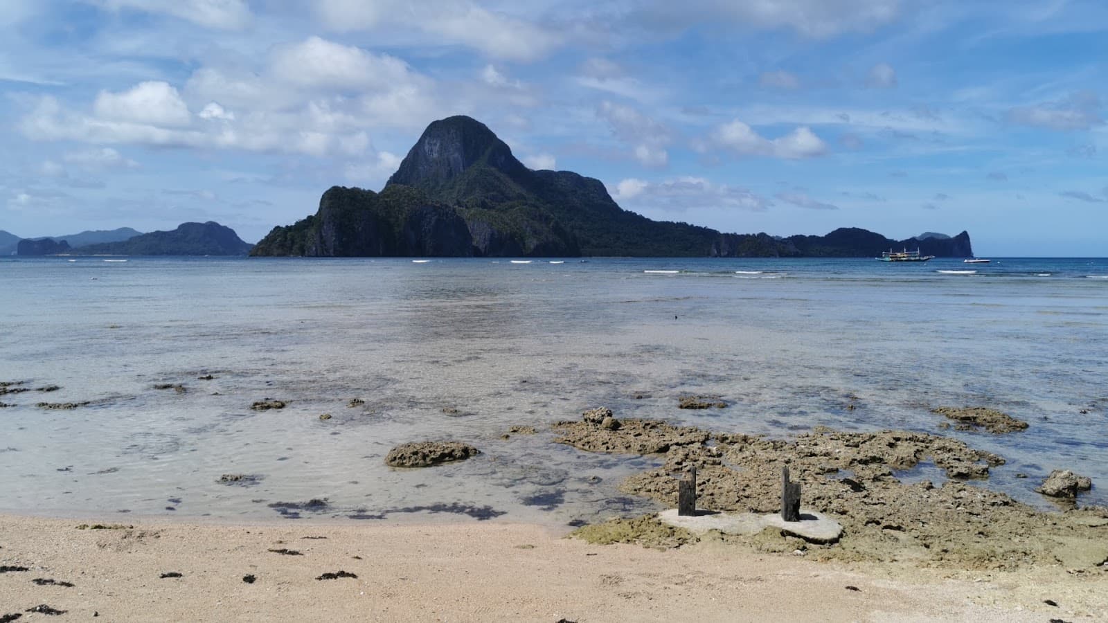 Caalan Beach El Nido - Image 1