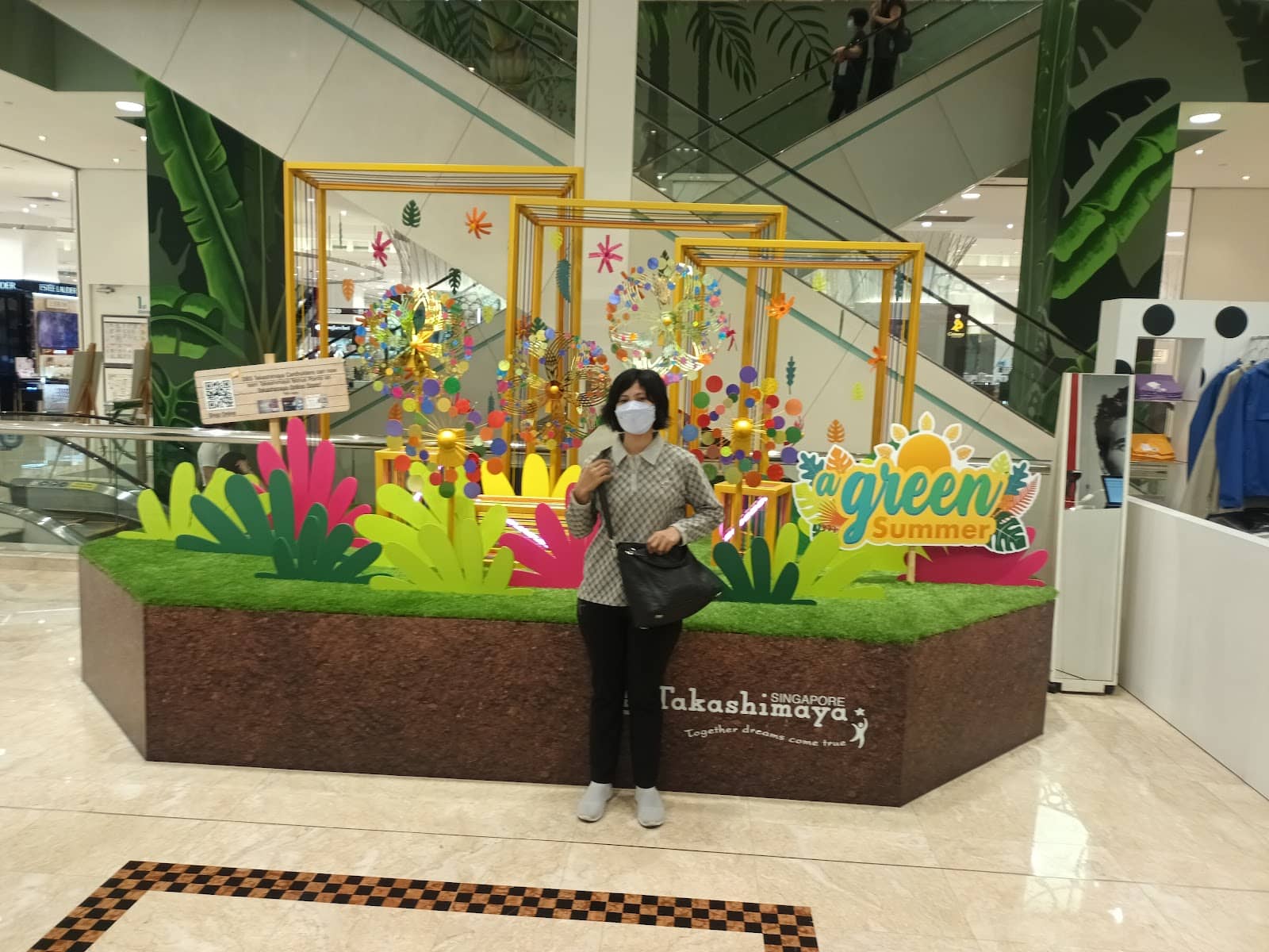 Seasonal Festival Fountain Area