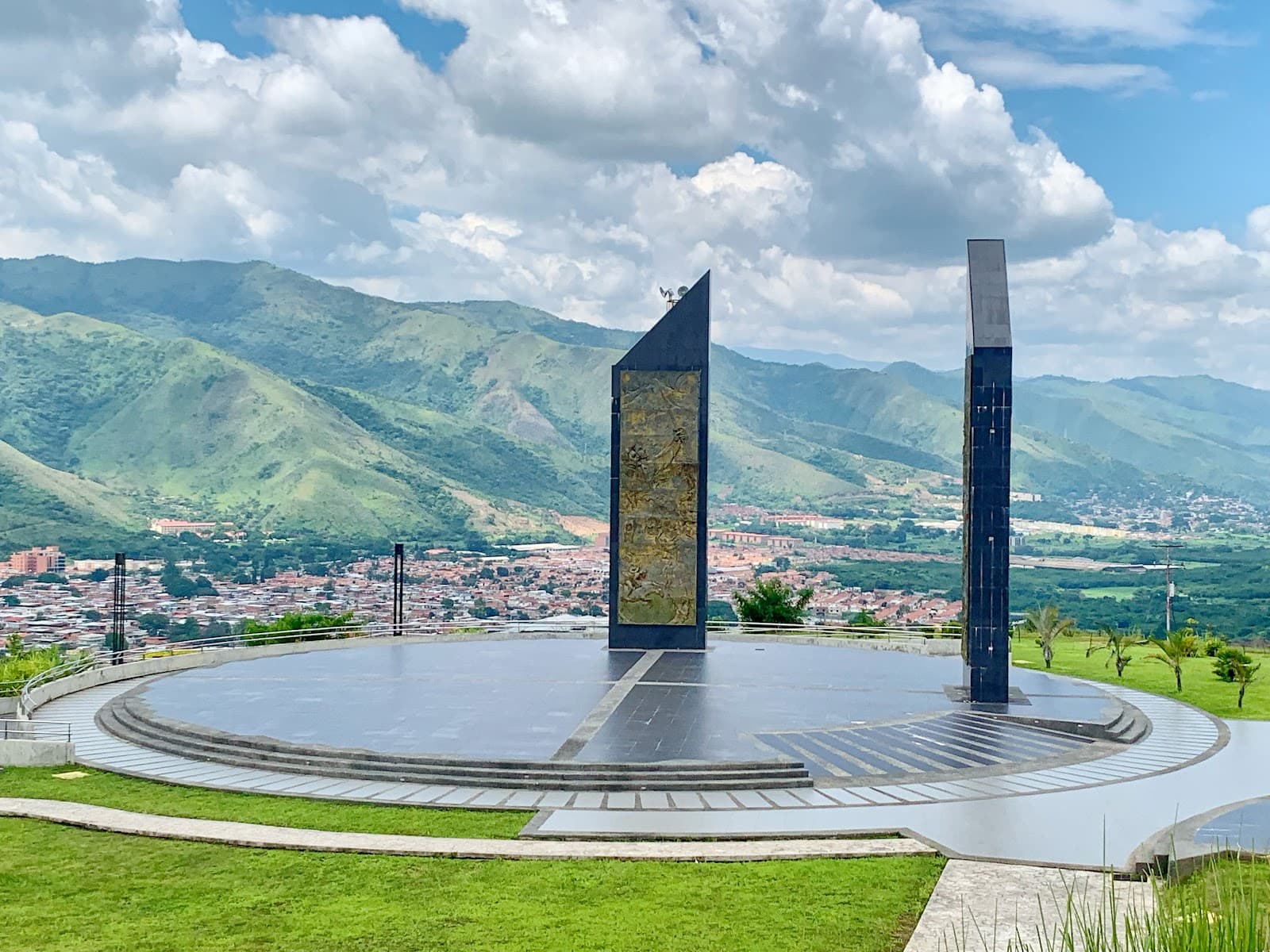 Monumento a la Juventud (La Victoria) - Image 1