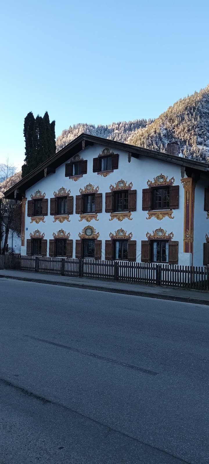 Lüftlmalerei Murals - Image 1