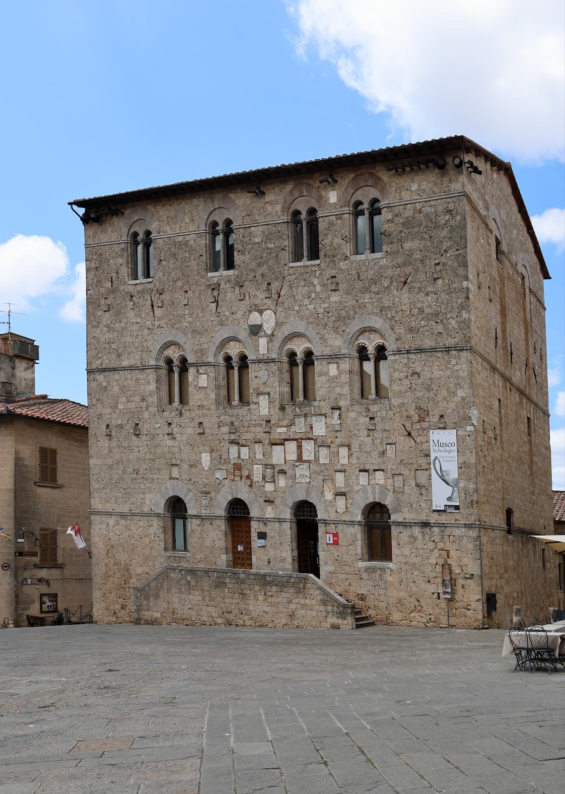 Palazzo del Podestà (Archaeological Museum) - Image 1