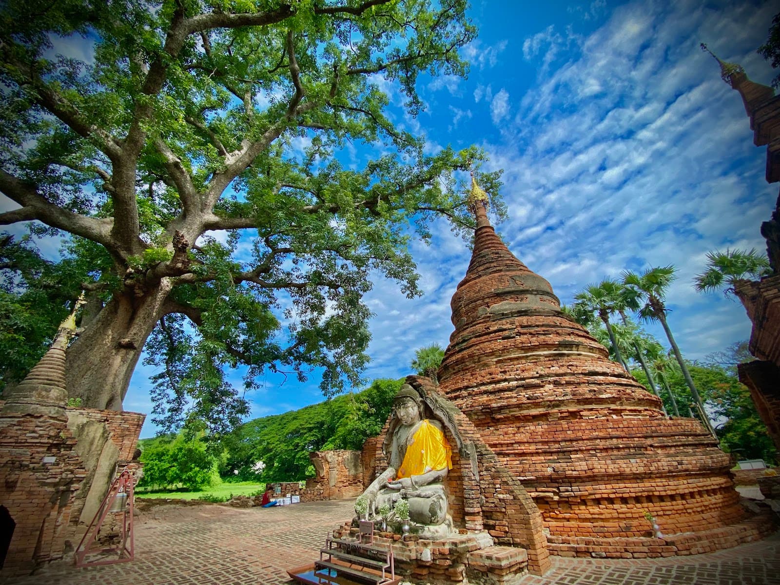 Yadana Hsemee Pagoda Complex - Image 1