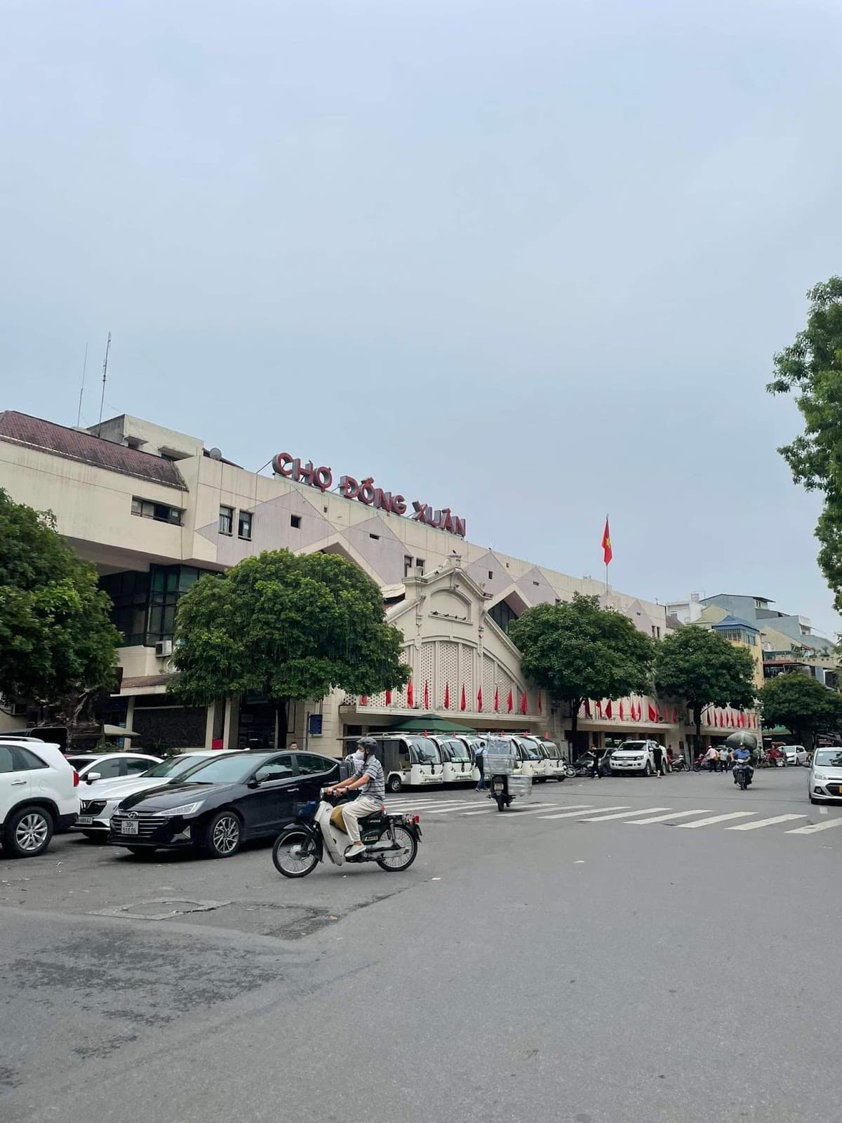 Đồng Xuân Street - Image 1