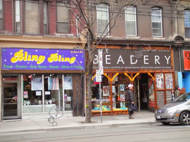 Bling Bling on Queen - Image 1