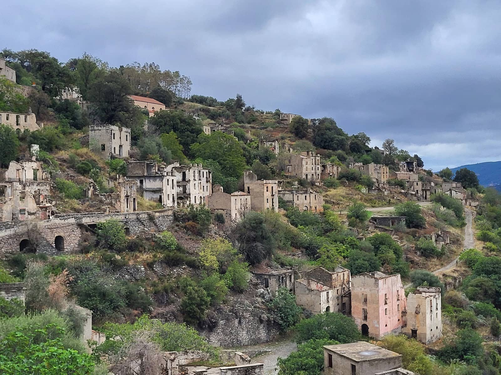 Panoramic Mountain Views