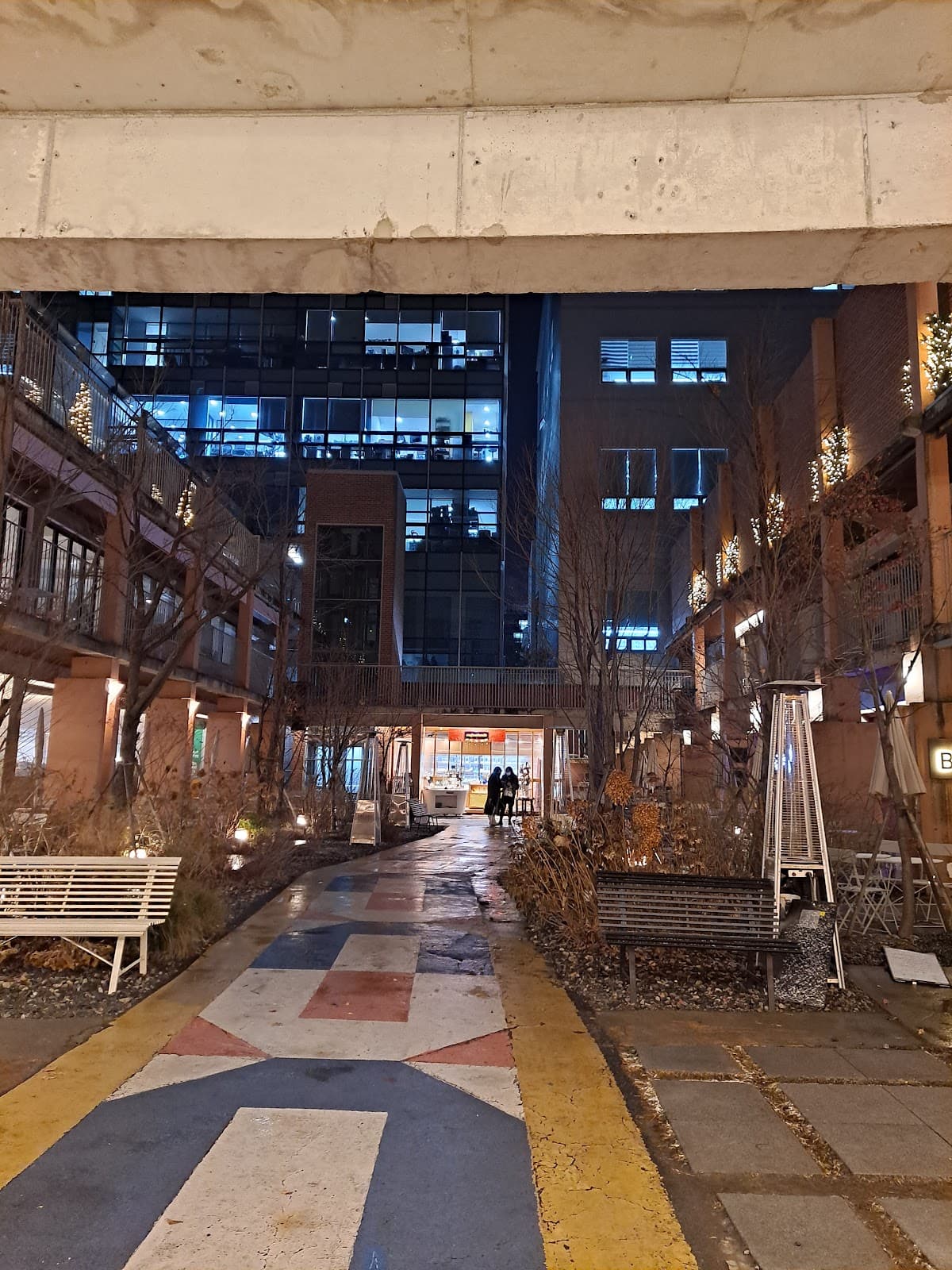 Seongsu-dong Shopping Area - Image 1