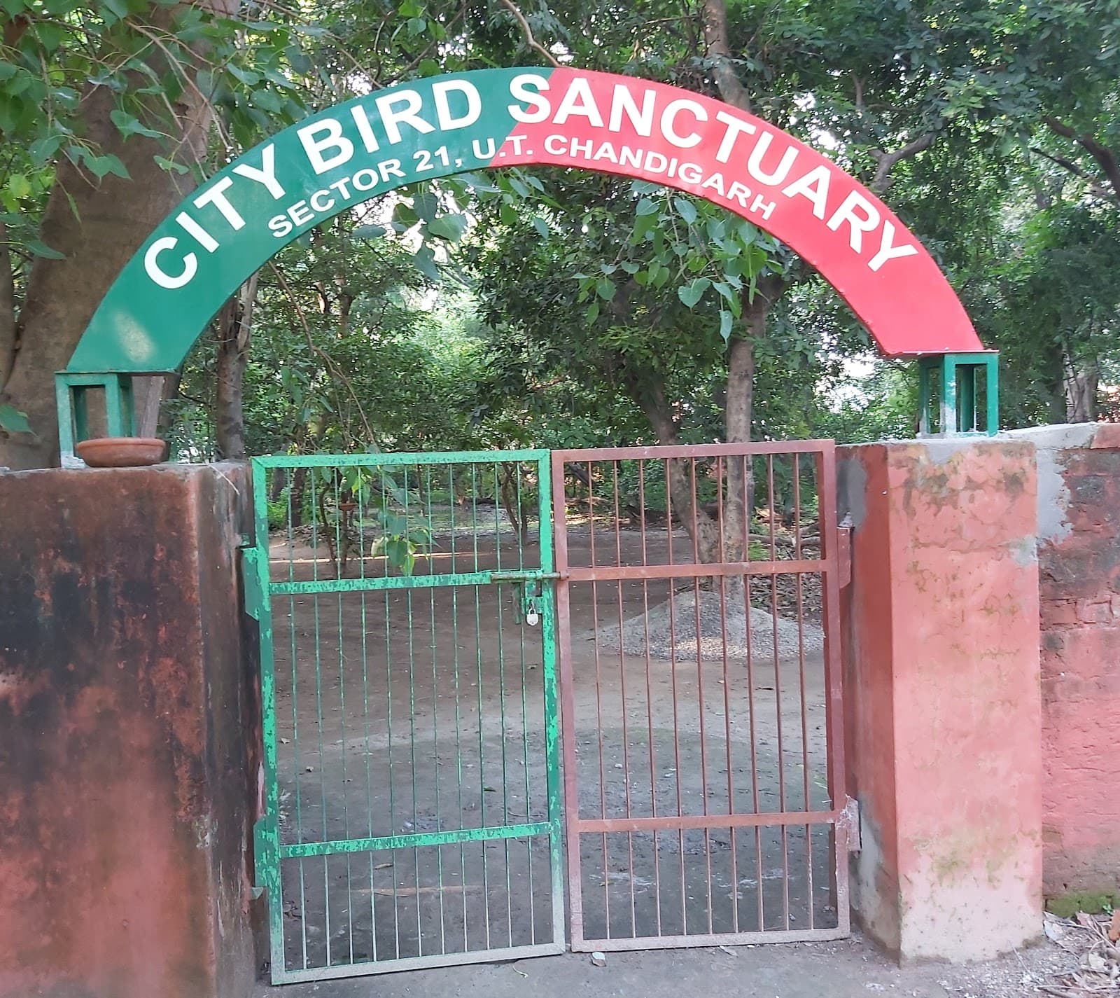 Parrot Bird Sanctuary - Image 1