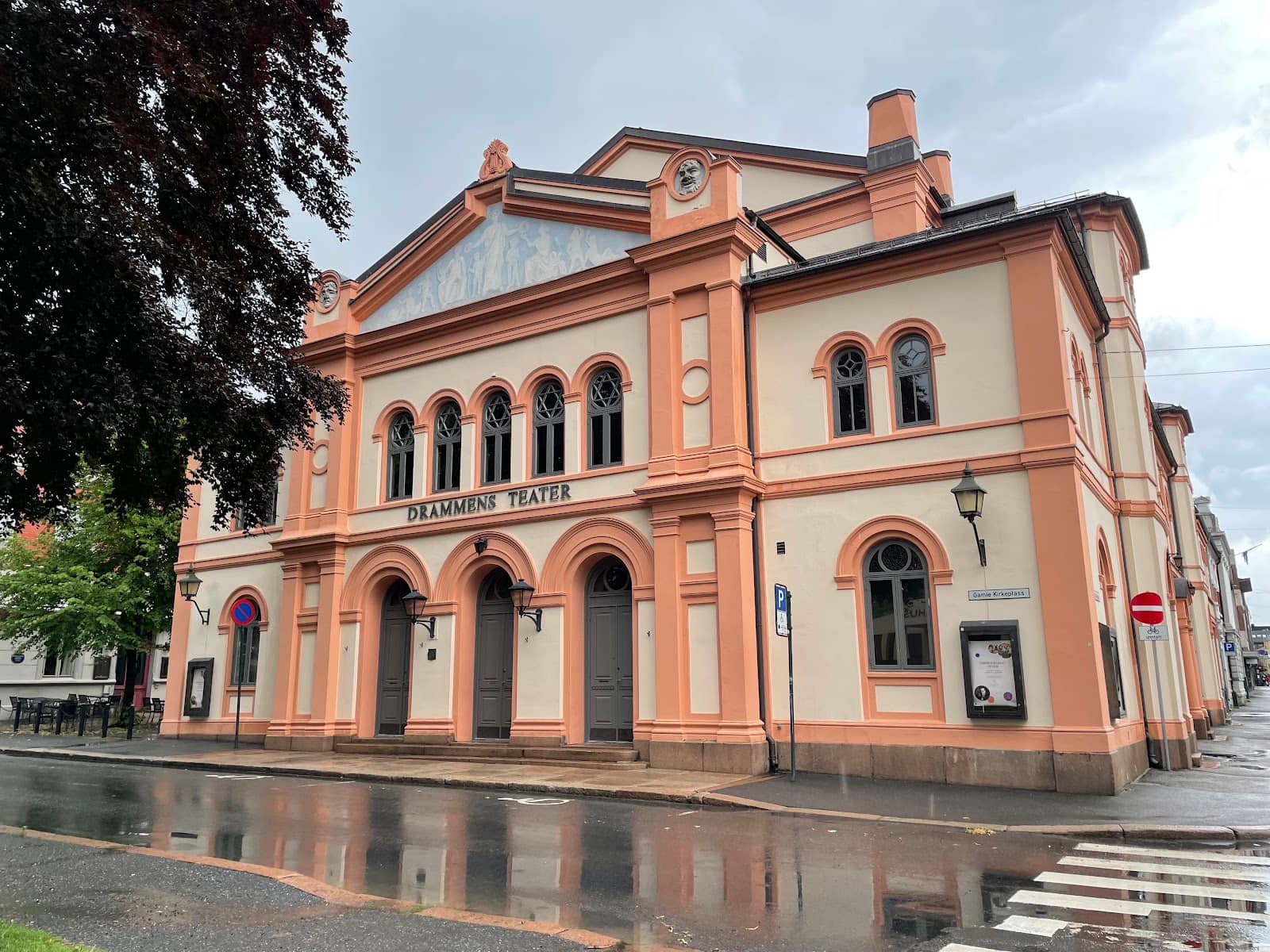 Intimate Stage Performances