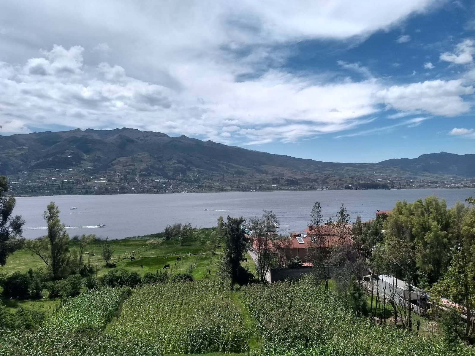 Lakeside Relaxation and Activities