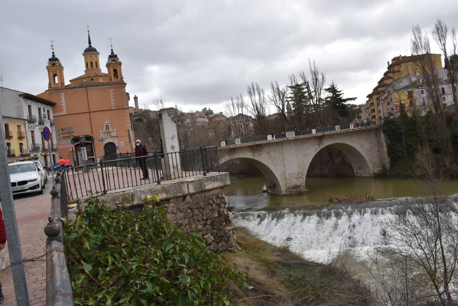 Local Cafes and Eateries