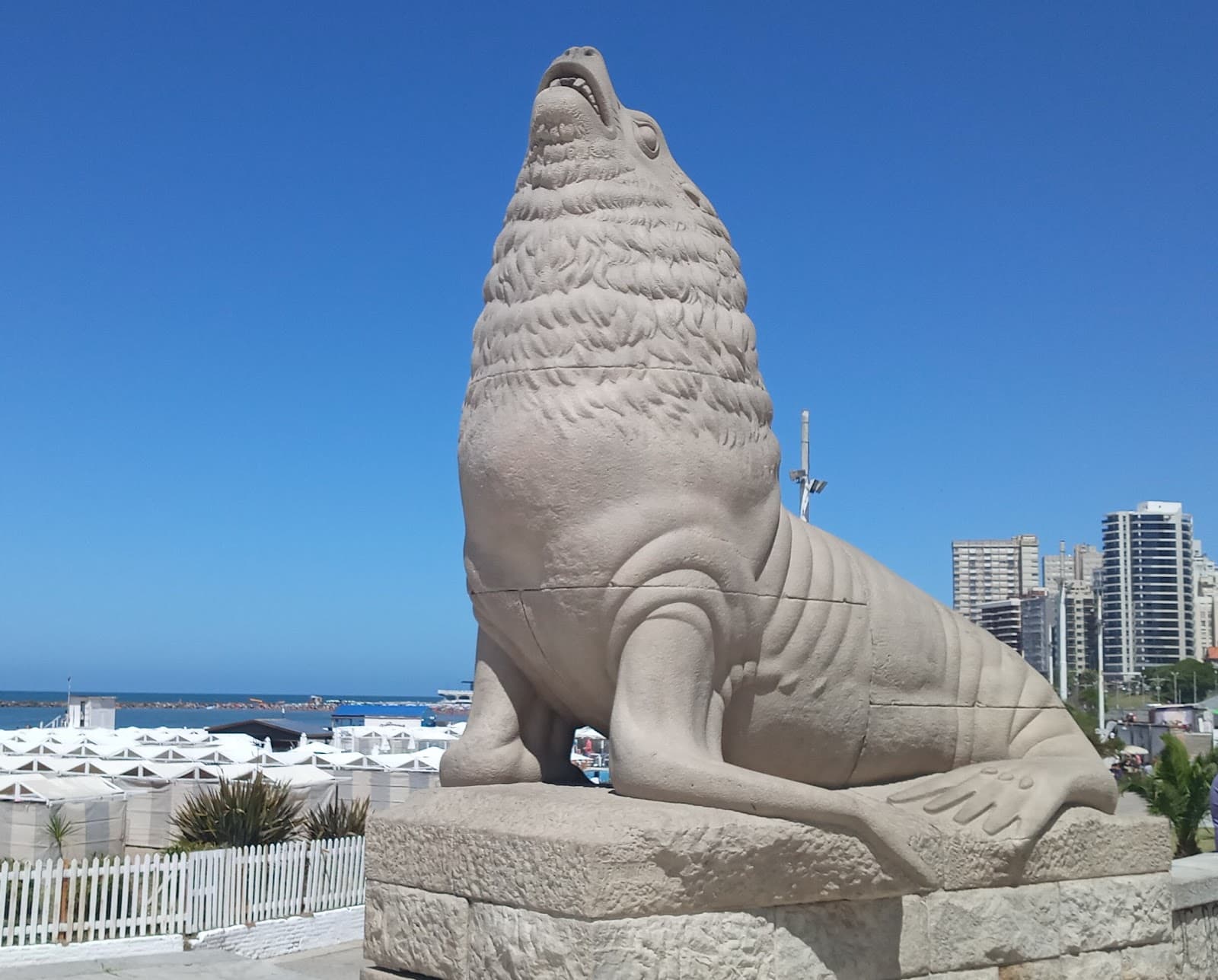 Los Lobos Marinos Statues - Image 1