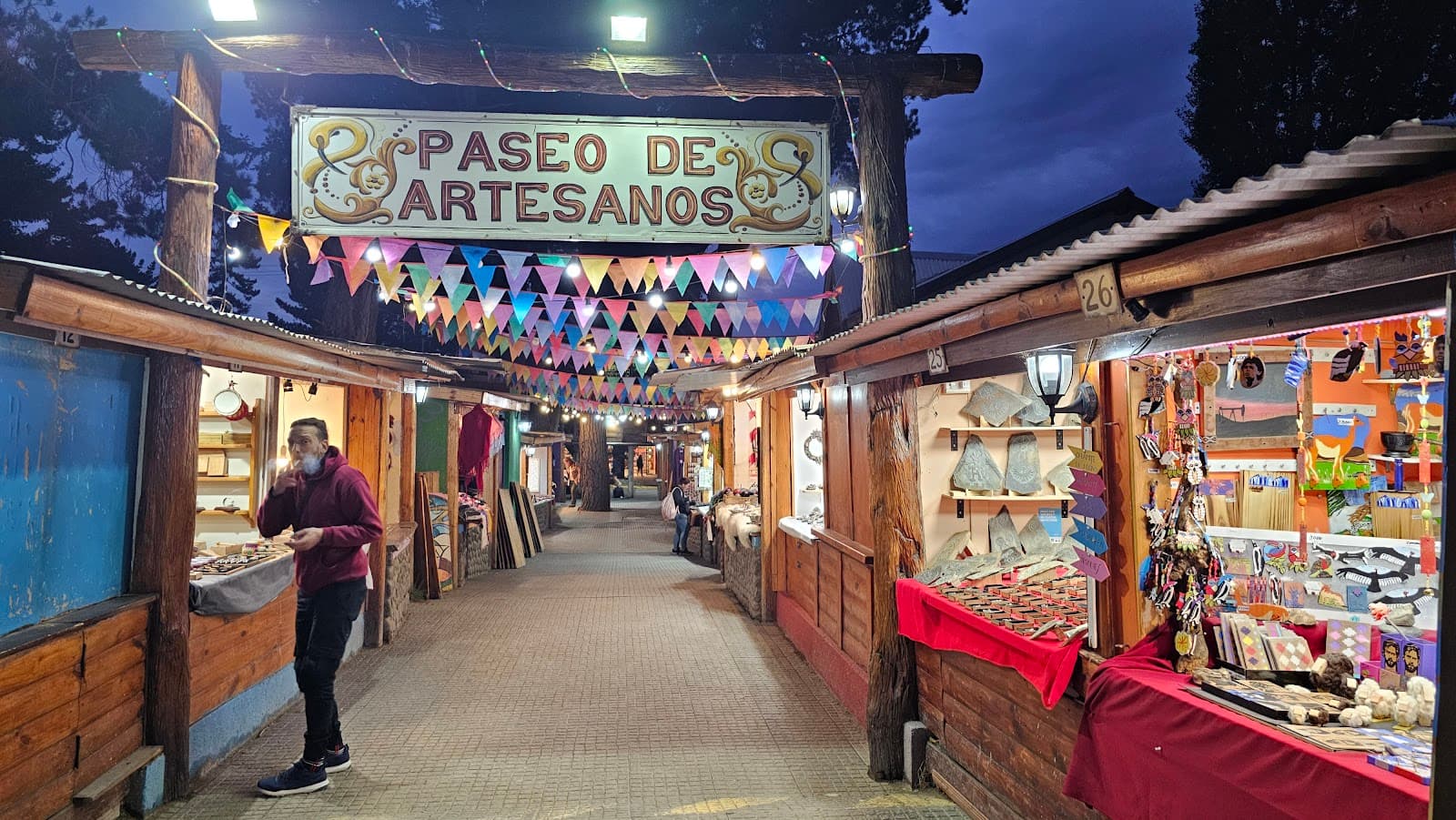 Paseo de los Artesanos El Calafate - Image 1