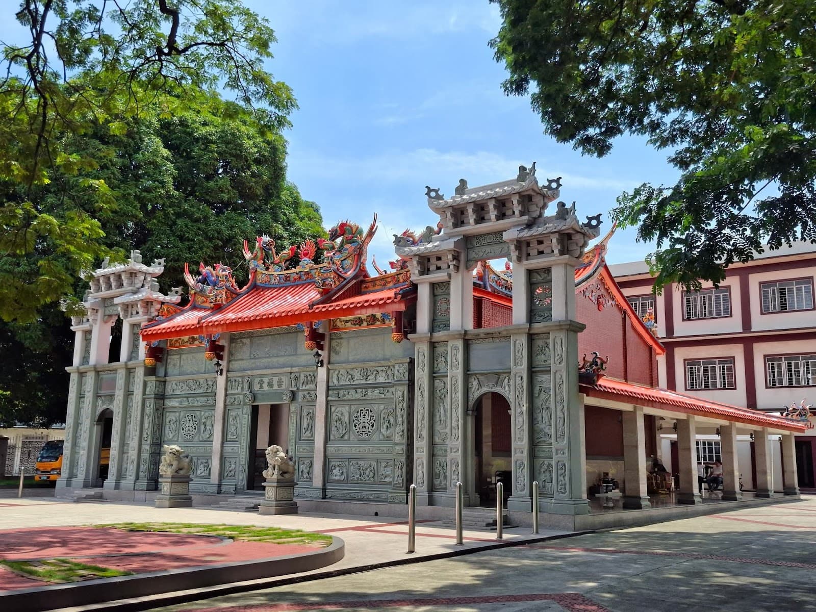 Manila Chinese Cemetery - Image 1