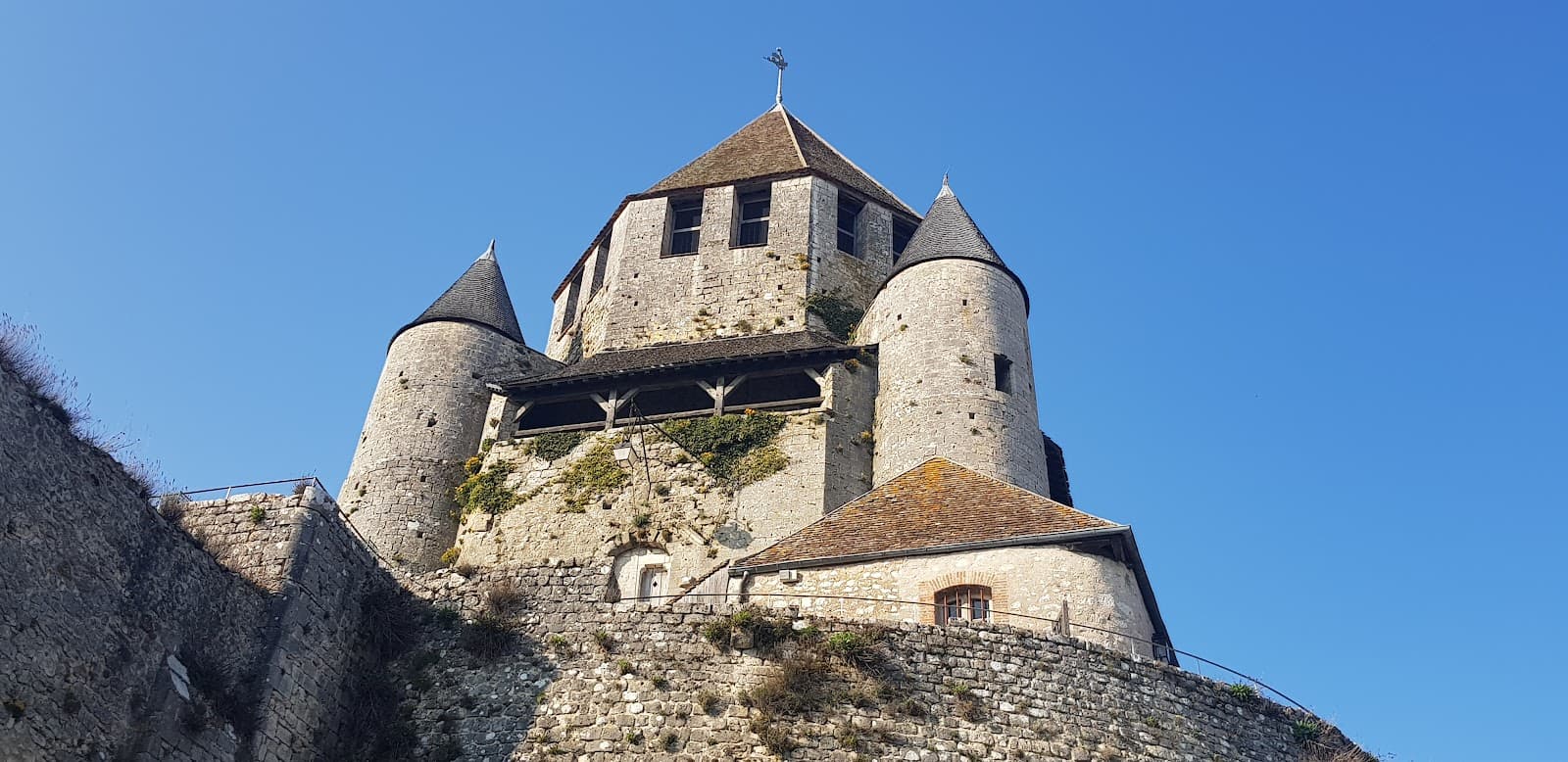Ville Haute Upper Town - Image 1