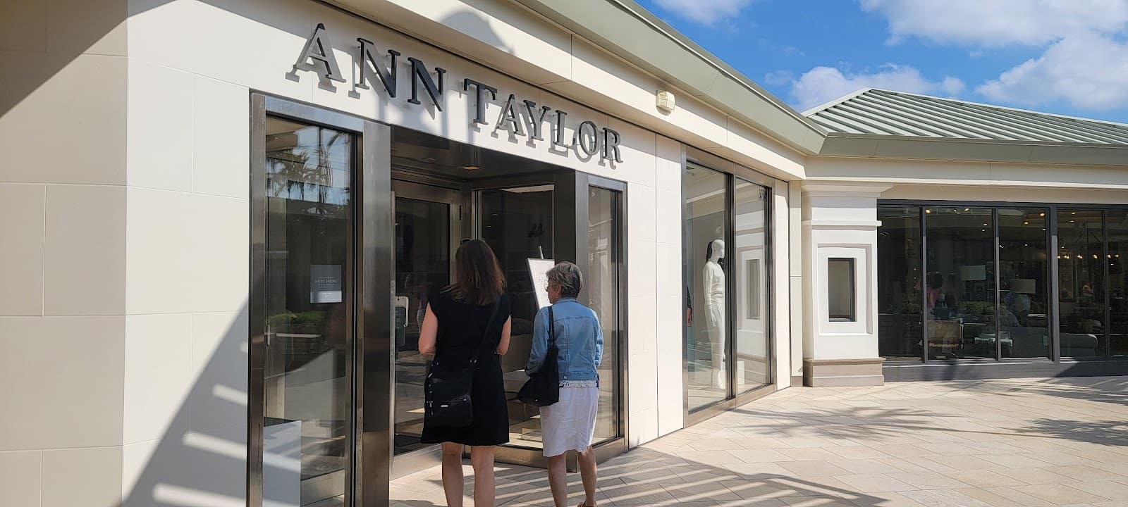 Ann Taylor, Naples, FL, USA - Image 1