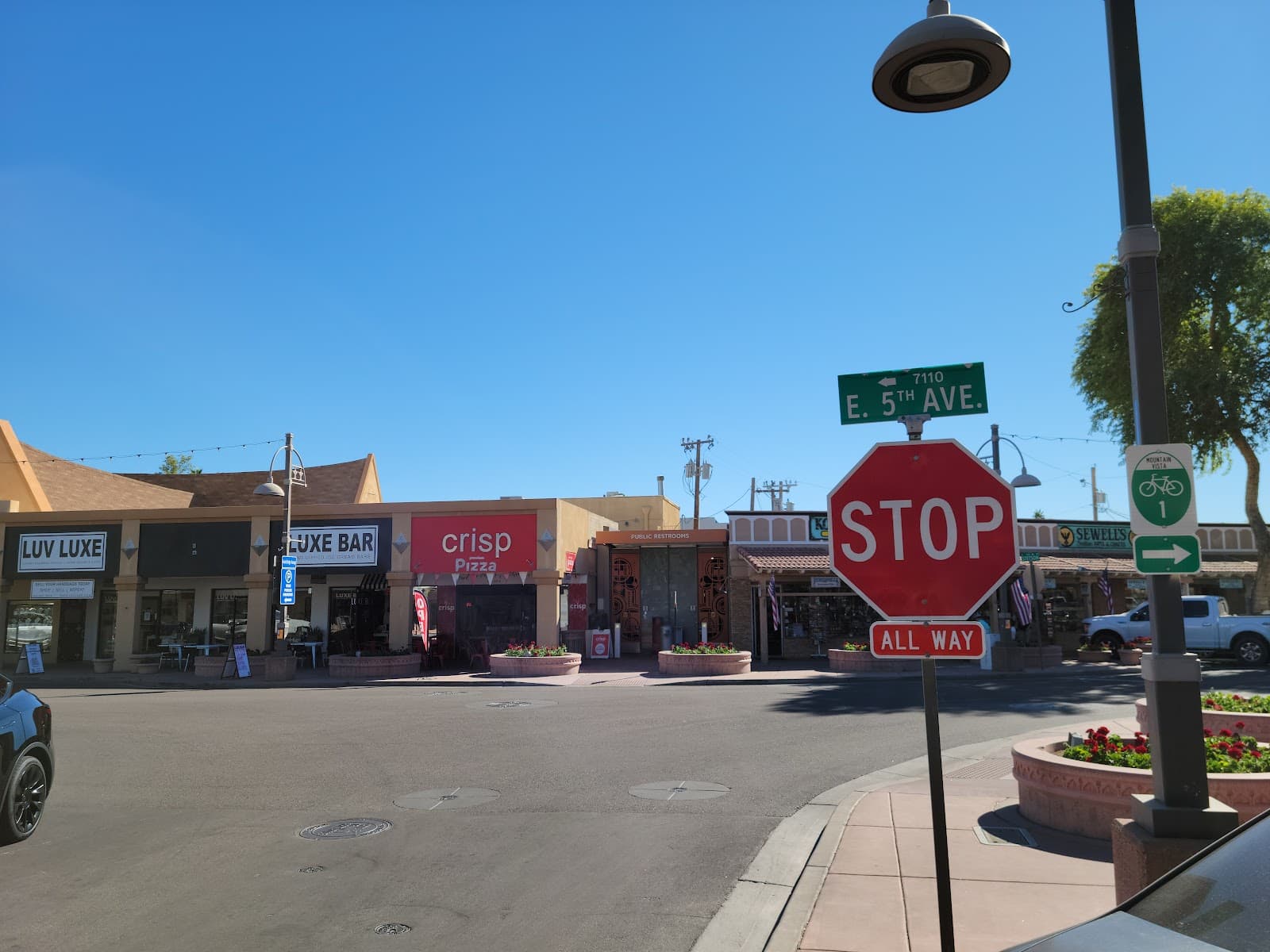 Fifth Avenue Shopping District New York City - Image 1