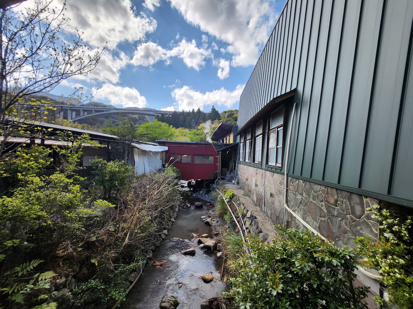 Beppu Onsen Hoyoland Mud Bath - Image 1