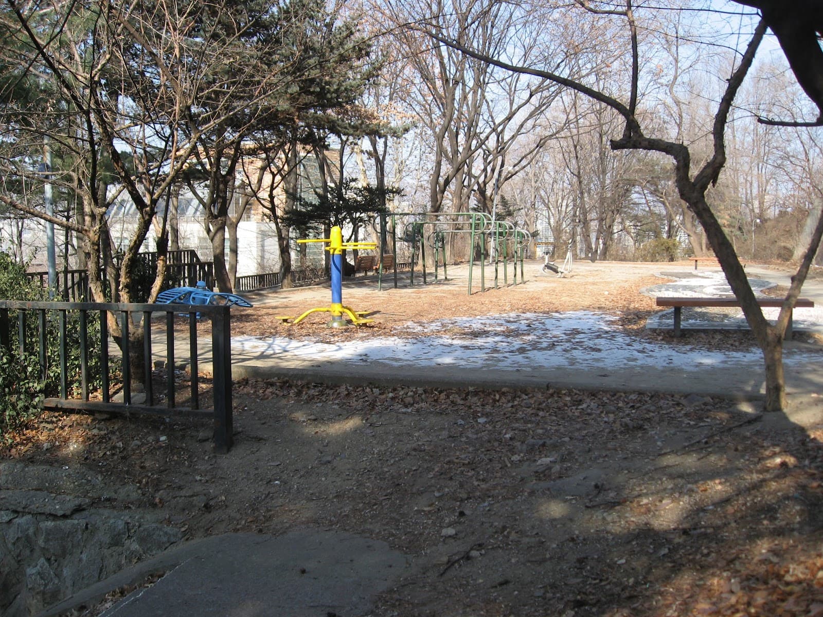 Yongyangbongjeong Park - Image 1