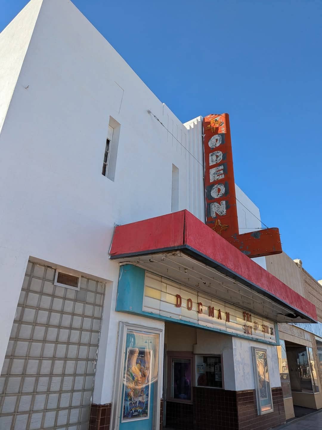 Live Music & Performances