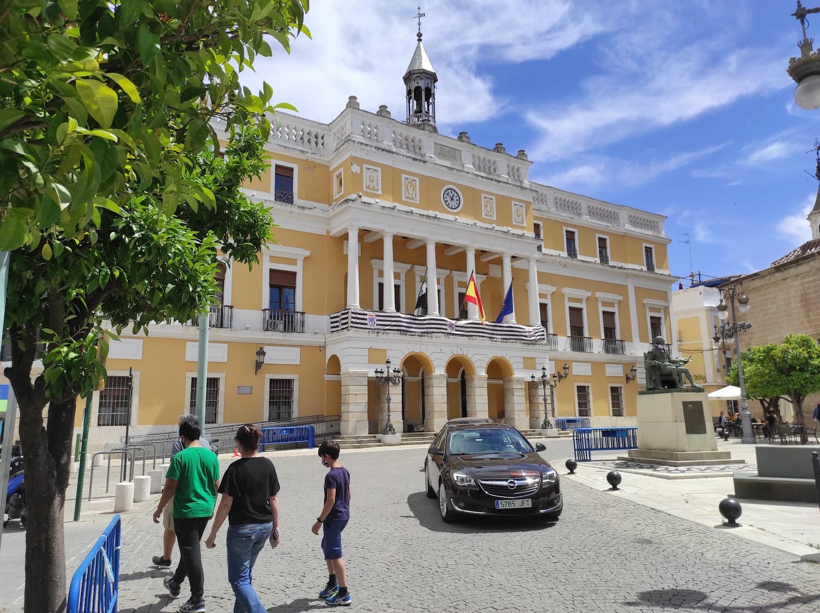 Calle Menacho - Image 1