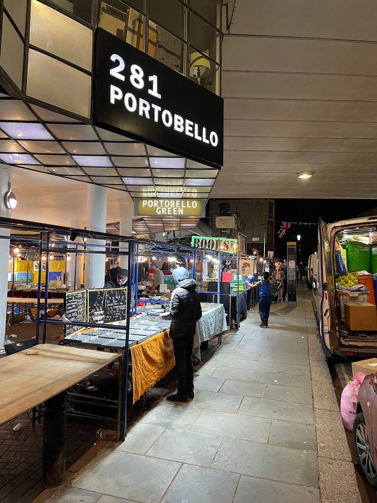 Various vintage shops on Portobello Road - Image 1